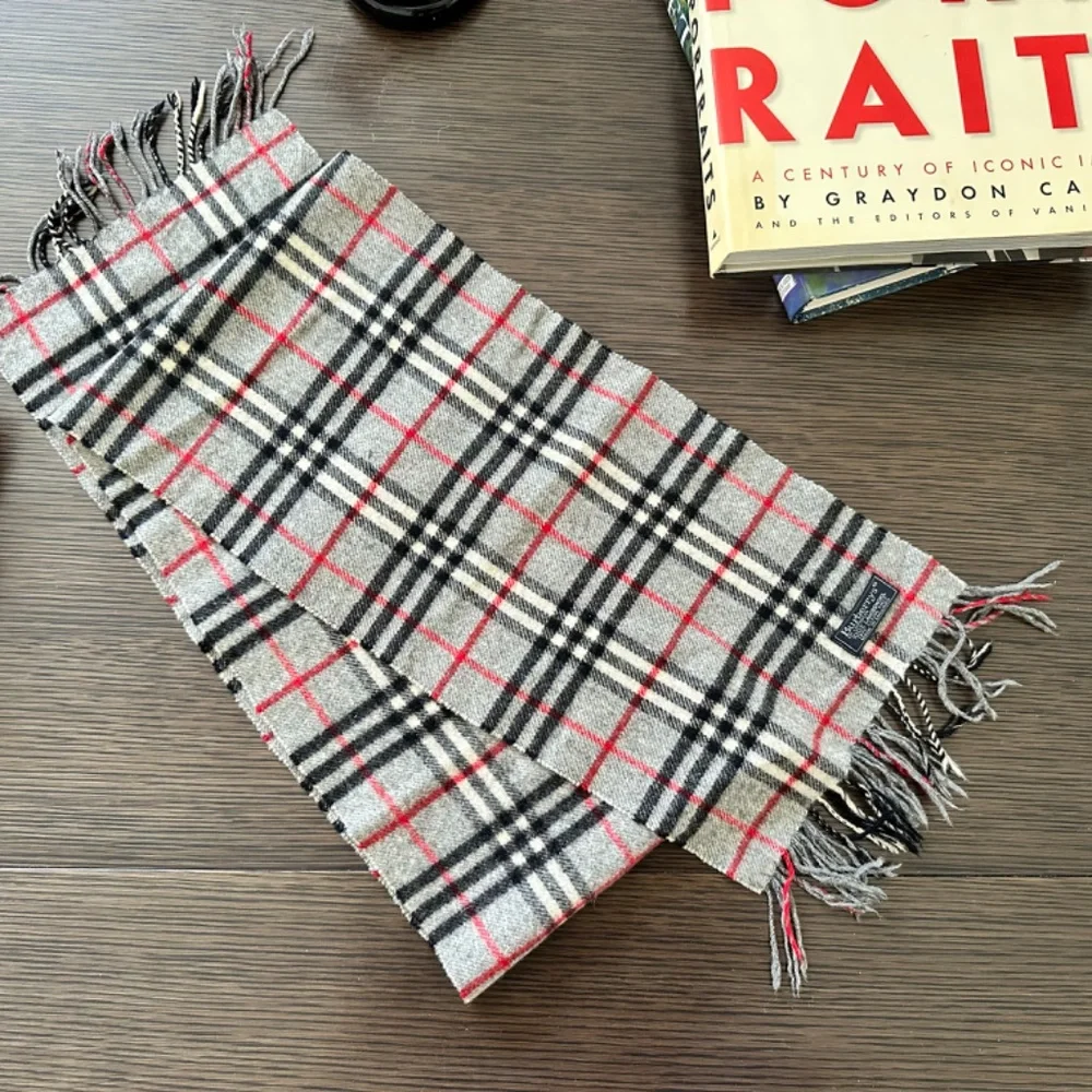 Vintage Burberrys of London Classic Nova Check Lambswool Scarf – - Picture 3 of 4